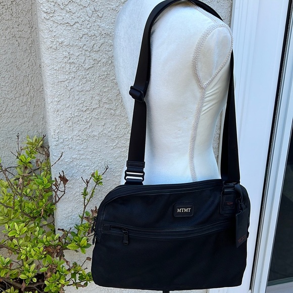 TUMI Black Nylon Crossbody Shoulder Messenger Computer Bag - Picture 1 of 11